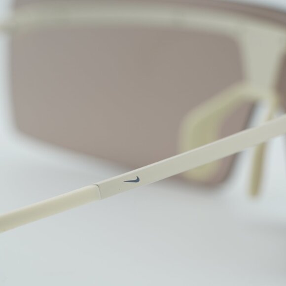 Nike NIKE ECHO SHIELD M F 113 Sunglasses Milk Shield Frame, Gold Lenses main image 4